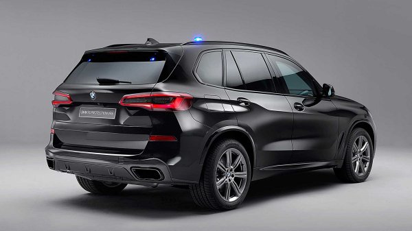 BMW为X5 Proteciton VR6防弹车拍摄有几分搞笑科幻的宣传片