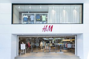 不受疫情影响，NET、宝雅、H&M抢下东区百万店面！平价时尚将成零售业救星？