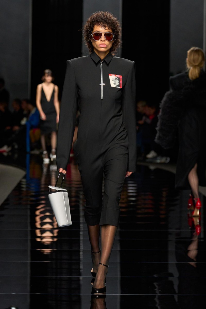 SPORTMAX 2024 秋冬系列发布:“暗箱”